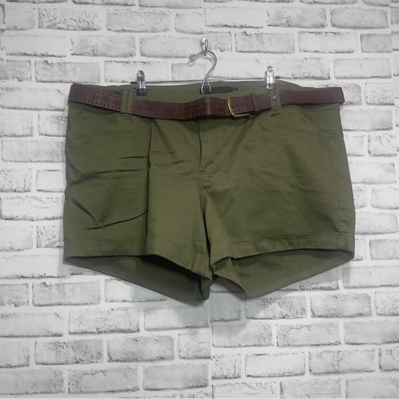 Torrid Cuffed Belted Olive Green Shorts NWOT 26